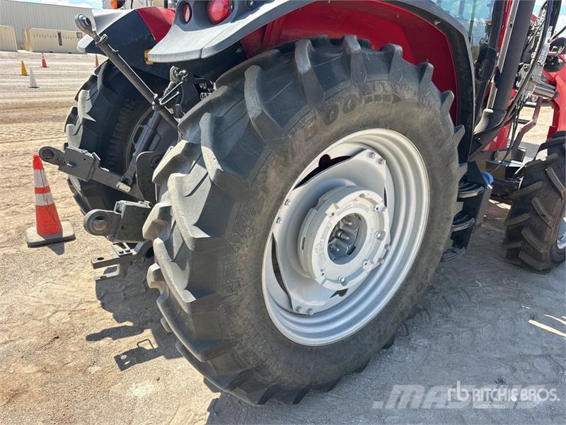 Massey Ferguson 5711 4WD Tractor Traktorok