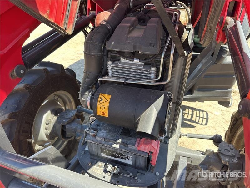 Massey Ferguson 5711 4WD Tractor Traktorok