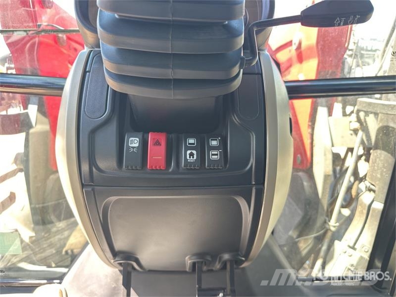 Massey Ferguson 5711 4WD Tractor Traktorok