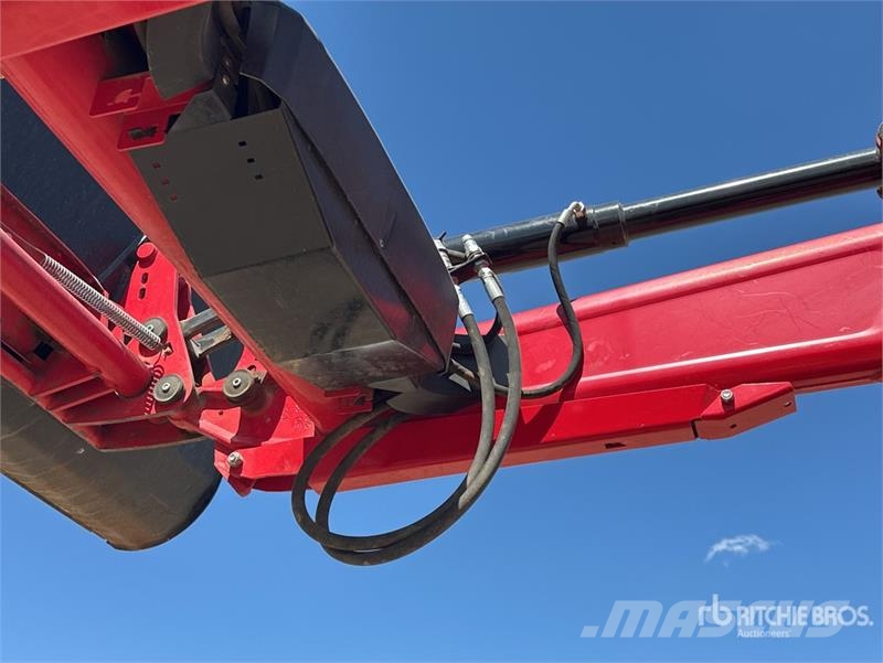 Massey Ferguson 5711 4WD Tractor Traktorok