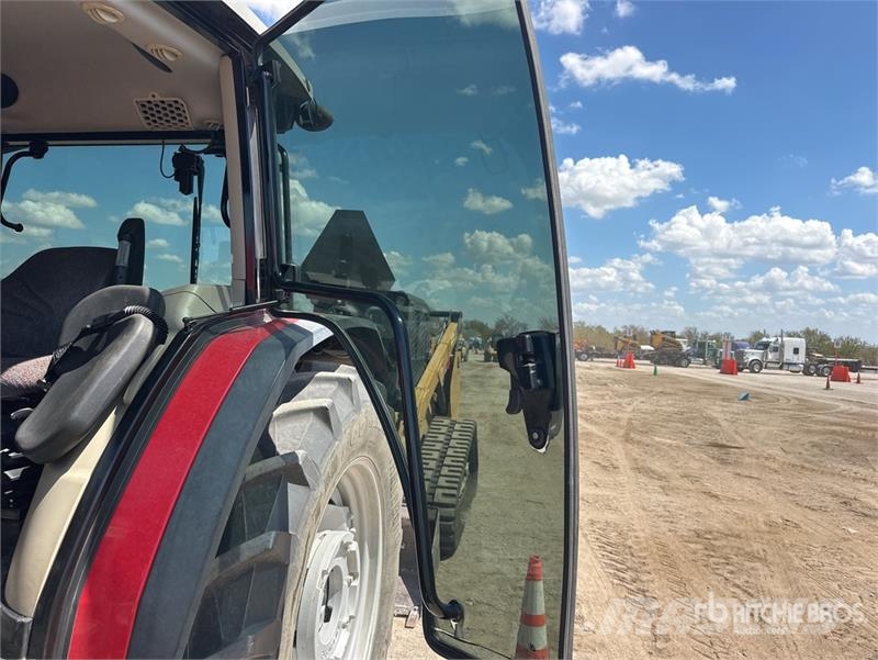 Massey Ferguson 5711 4WD Tractor Traktorok