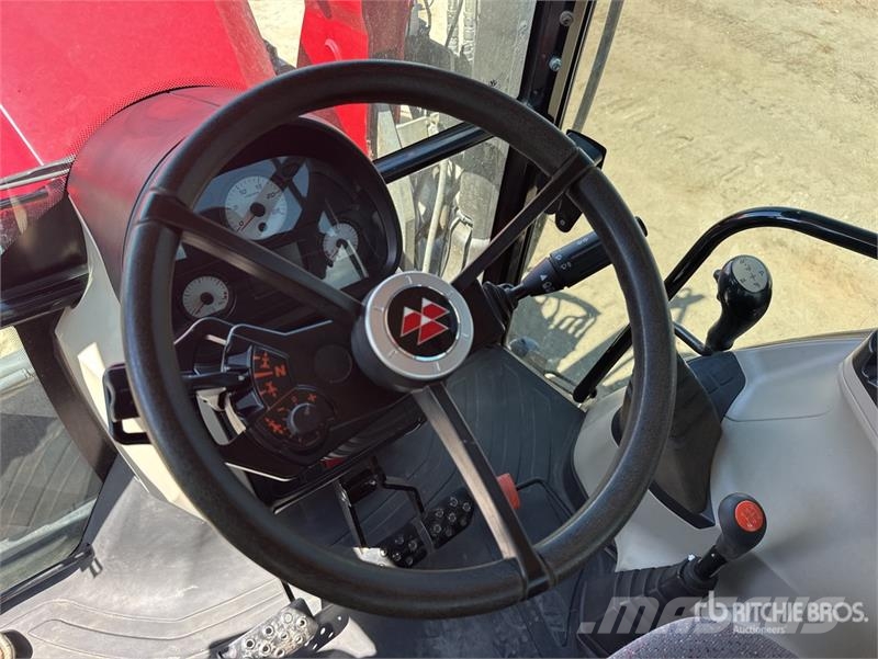 Massey Ferguson 5711 4WD Tractor Traktorok