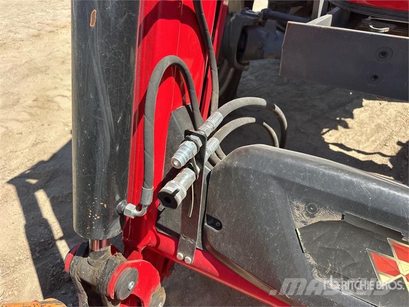 Massey Ferguson 5711 4WD Tractor Traktorok