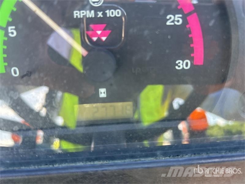 Massey Ferguson MF2605H 4WD Tractor الجرارات