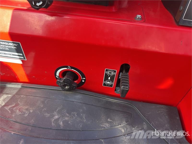 Massey Ferguson MF2850MH 4WD Utility Tractor コンパクトトラクター