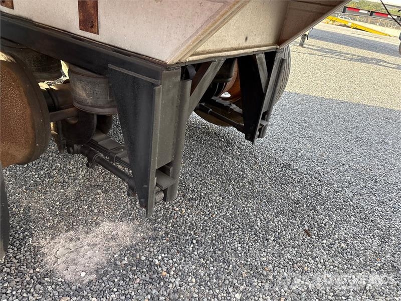Mate 32 ft Tri/A Aluminum Frameless End Dump Trailer Tipper trailers