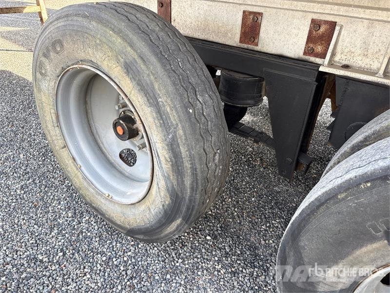 Mate 32 ft Tri/A Aluminum Frameless End Dump Trailer Tipper trailers