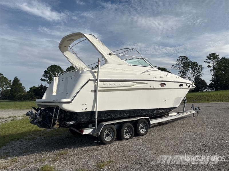 Maxum 3000 SCR 30 ft Cruiser w/ Trailer Andre komponenter