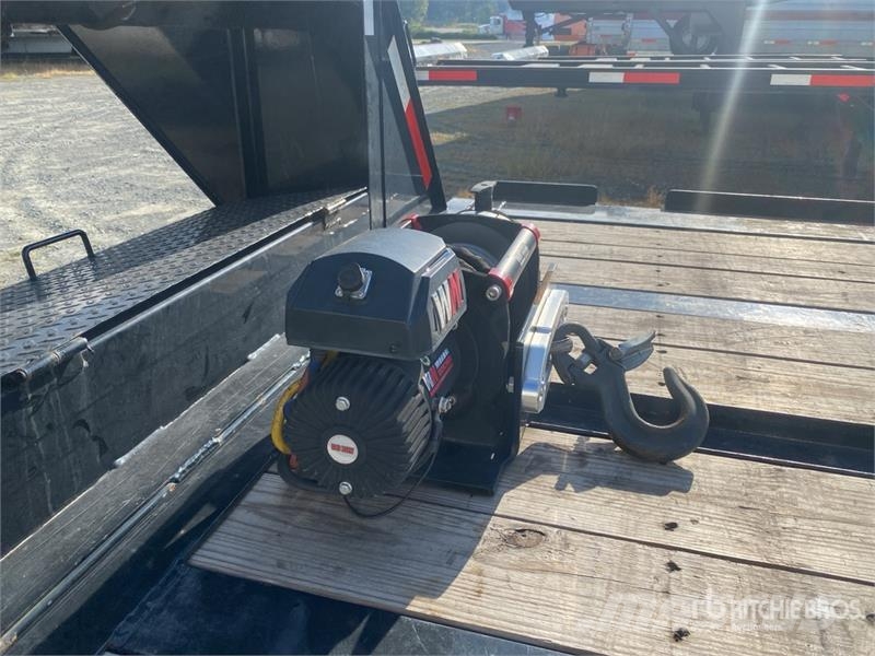  MaxxD RD102 40 ft T/A Gooseneck Equipment Trailer Vehicle transport trailers