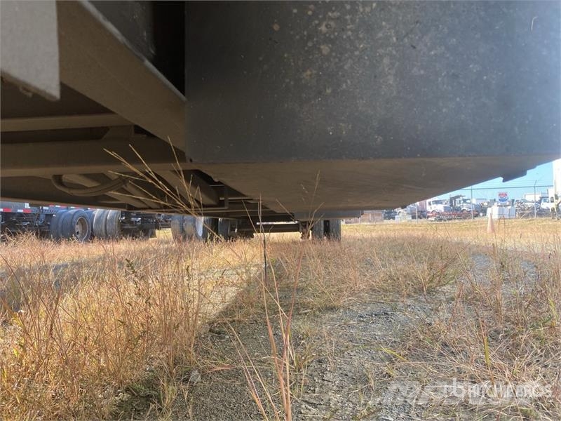  MaxxD RD102 40 ft T/A Gooseneck Equipment Trailer Vehicle transport trailers