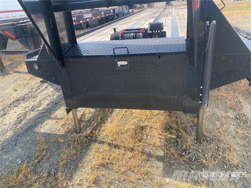  MaxxD RD102 40 ft T/A Gooseneck Equipment Trailer Vehicle transport trailers