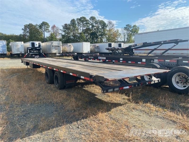  MaxxD RD102 40 ft T/A Gooseneck Equipment Trailer Vehicle transport trailers