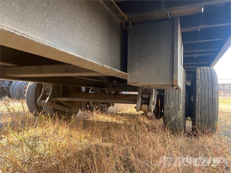  MaxxD RD102 40 ft T/A Gooseneck Equipment Trailer Vehicle transport trailers