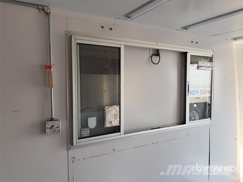 McGuber 15 ft 8 in T/A Food Concession Trailer 기타 트레일러