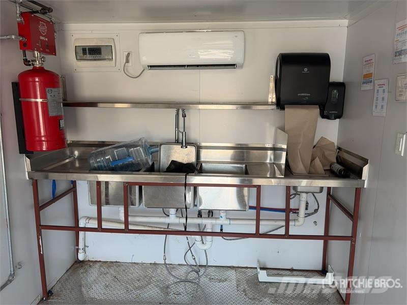 McGuber 15 ft 8 in T/A Food Concession Trailer 기타 트레일러