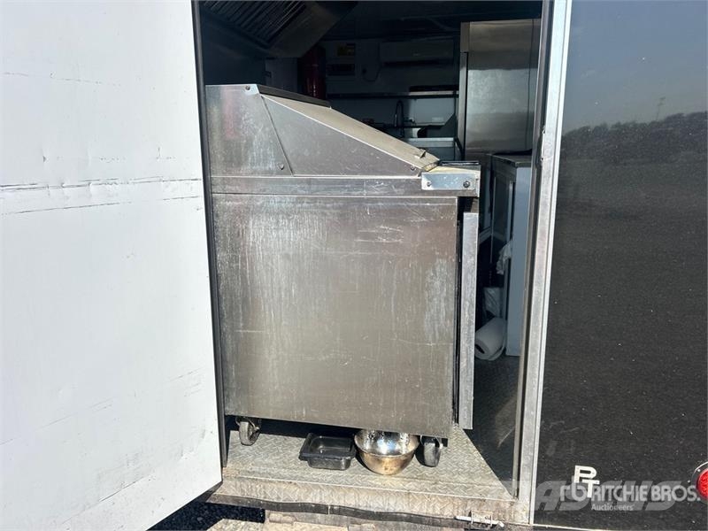  McGuber 16 ft T/A Food Concession Trailer 其他拖車