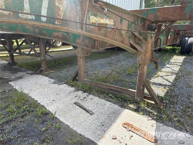 McLendon FT45L 45 ft T/A Log Trailer (Inoperable) Puuperävaunut