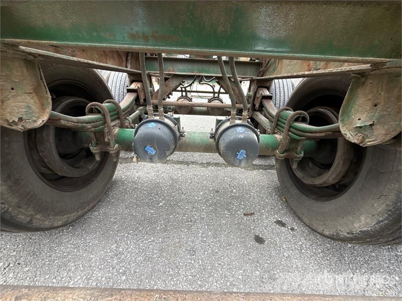 McLendon FT45L 45 ft T/A Log Trailer Kokvedēju piekabes