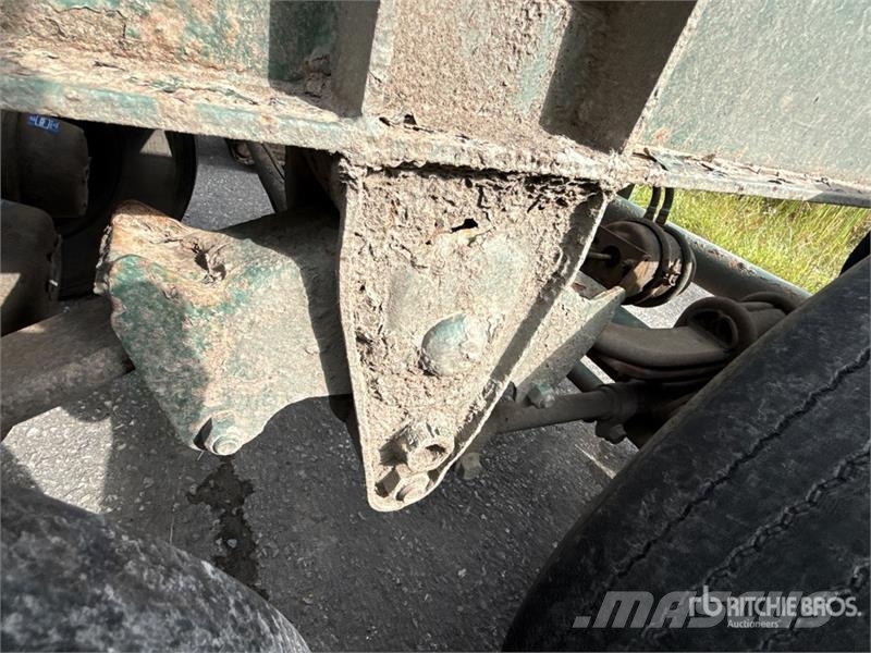 McLendon FT45L 45 ft T/A Log Trailer (Inoperable) Puuperävaunut