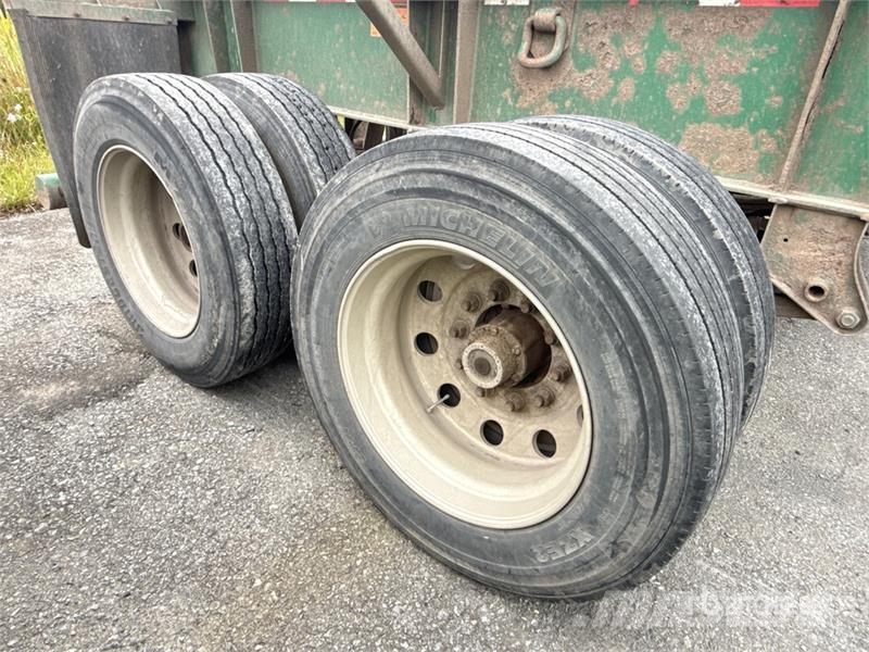 McLendon FT45L 45 ft T/A Log Trailer Puuperävaunut