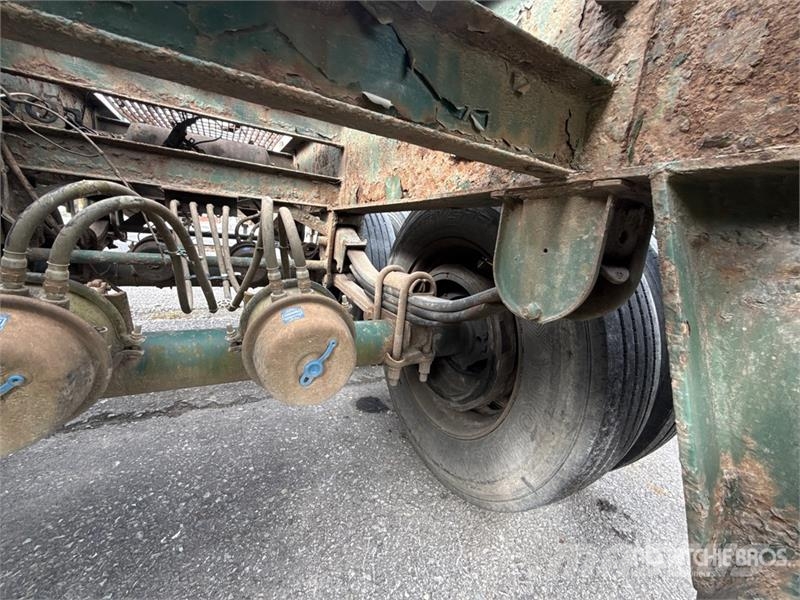 McLendon FT45L 45 ft T/A Log Trailer (Inoperable) Puuperävaunut