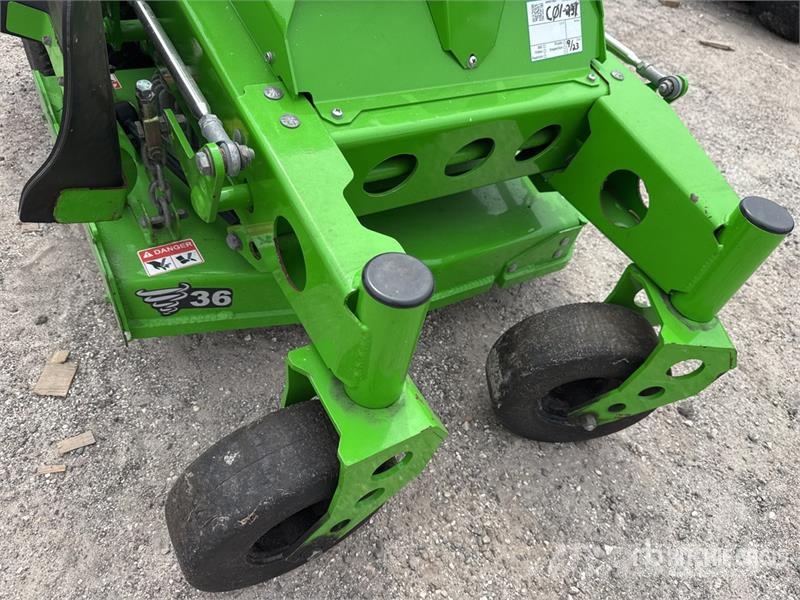 Mean Green 4x2 Stand-On Electric Lawn Mower 騎乘式割草機