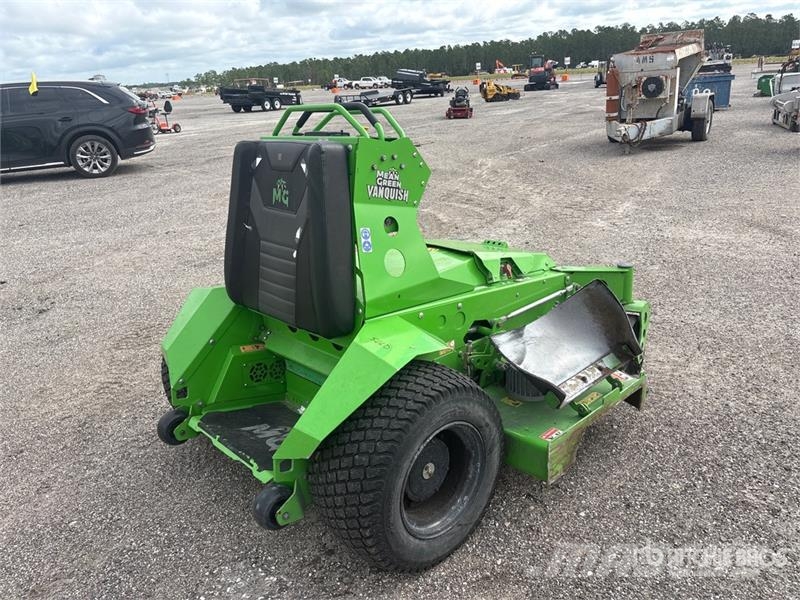 Mean Green Stand-On 60 in Lawn Mower Åkgräsklippare