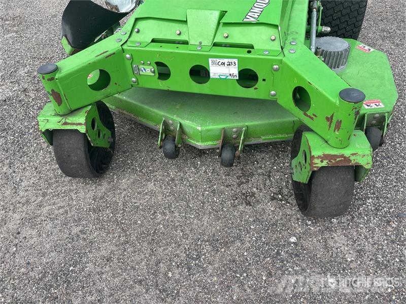 Mean Green Stand-On 60 in Lawn Mower Åkgräsklippare