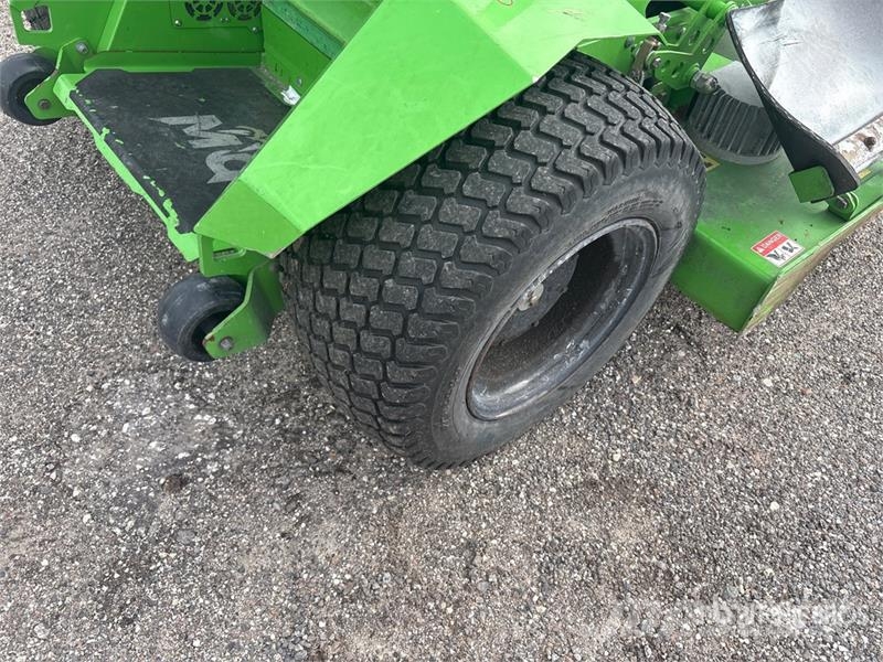 Mean Green Stand-On 60 in Lawn Mower Åkgräsklippare