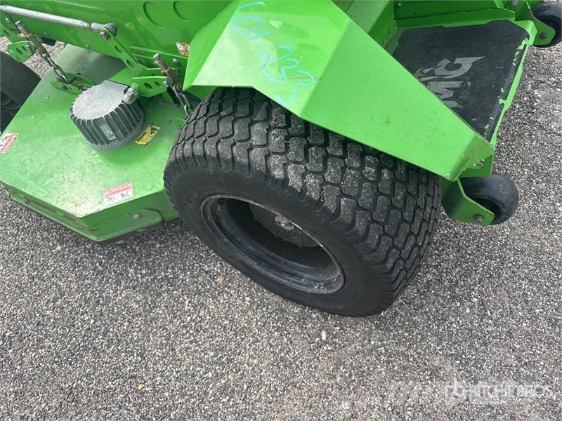 Mean Green Stand-On 60 in Lawn Mower Åkgräsklippare