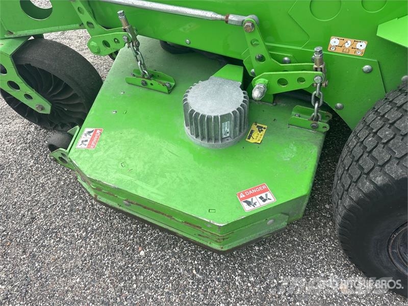 Mean Green Stand-On 60 in Lawn Mower Åkgräsklippare