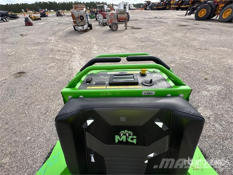 Mean Green Stand-On Lawn Mower Reitermäher