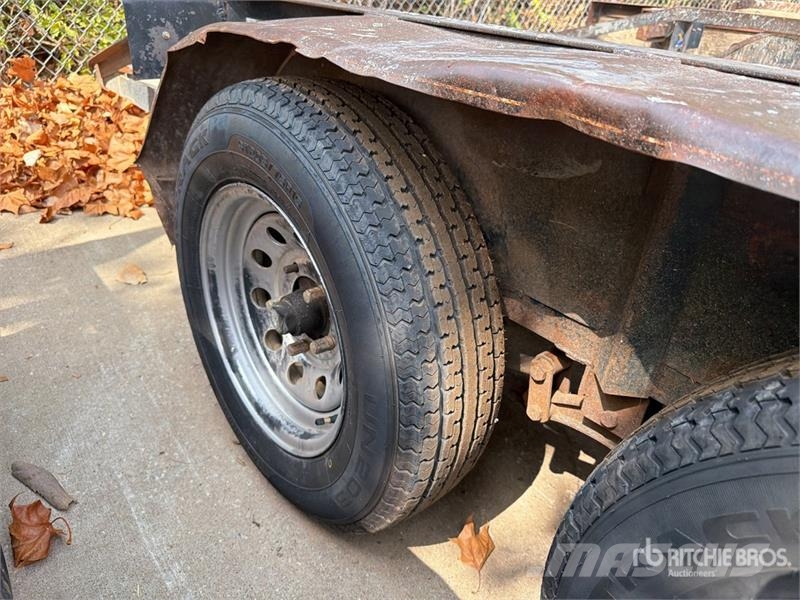 MEB 16 ft T/A Equipment Trailer Autonkuljetusperävaunut
