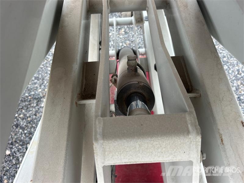 MEC 1330SE Electric Scissor Lift Scissor lifts