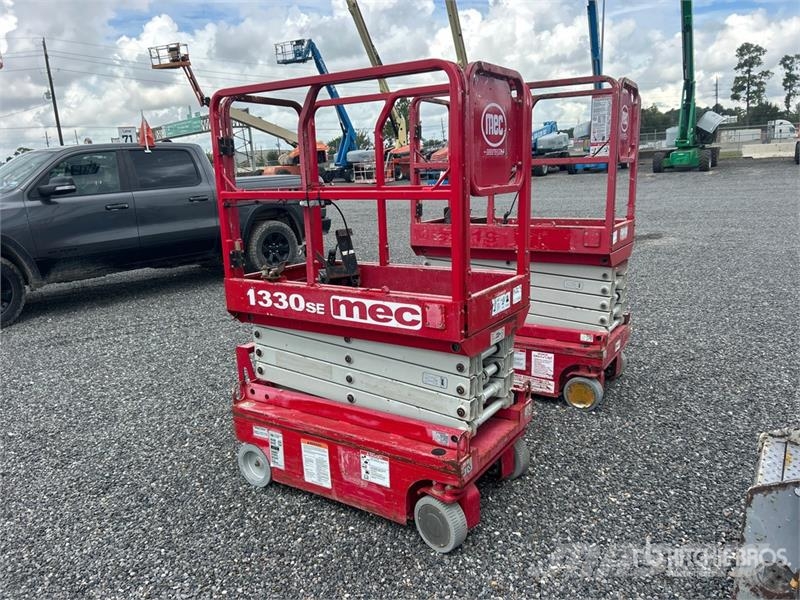 MEC 1330SE Electric Scissor Lift Scissor lifts
