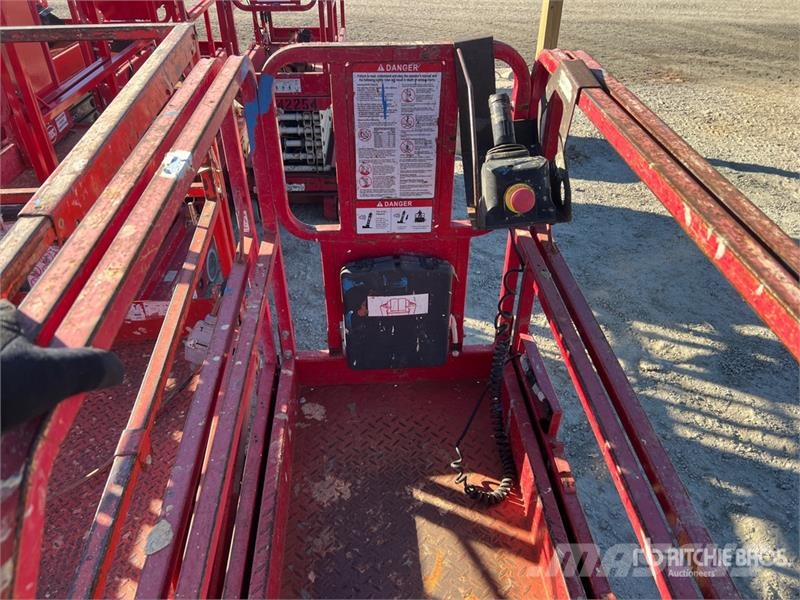 MEC 1930SE Electric Scissor Lift Scissor lifts