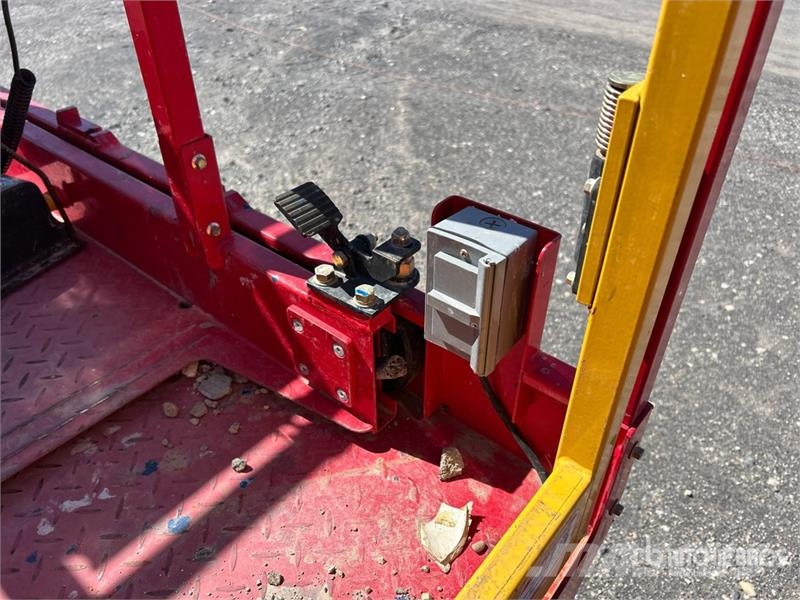 MEC Micro 13-XD Electric Scissor Lift Ollós emelők