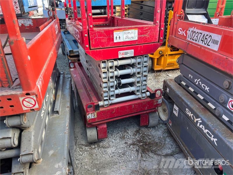 MEC Micro 19 Electric Scissor Lift Scissor lifts