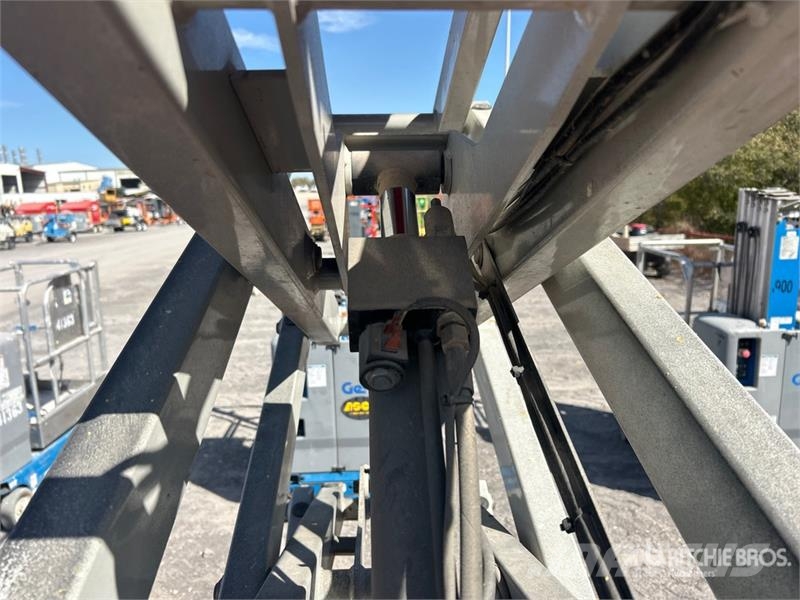 MEC Micro 19 Electric Scissor Lift Schaarhoogwerkers