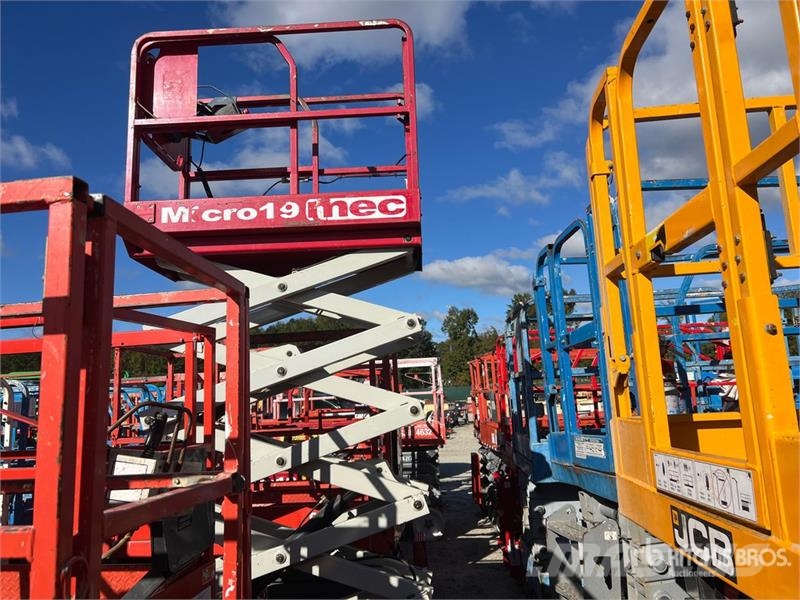 MEC Micro 19 Electric Scissor Lift Scissor lifts