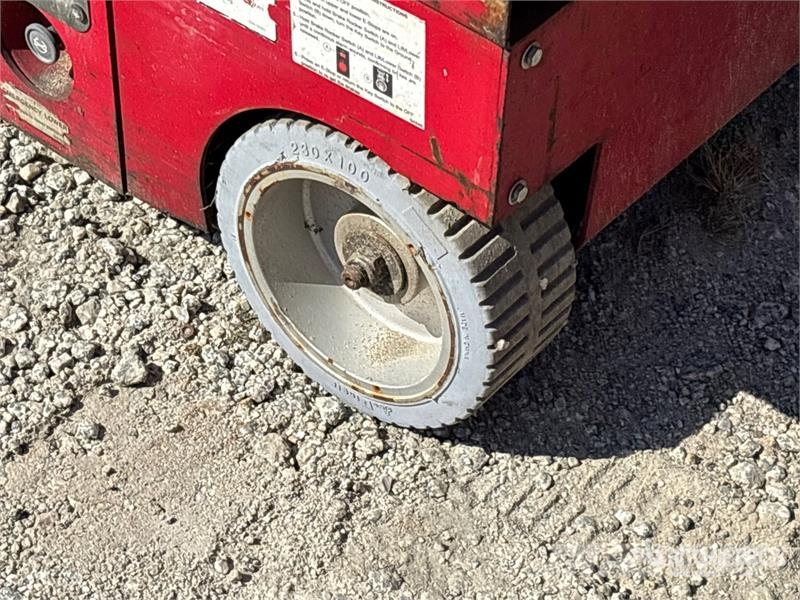 MEC Micro 19 Electric Scissor Lift Škarjaste dvižne ploščadi
