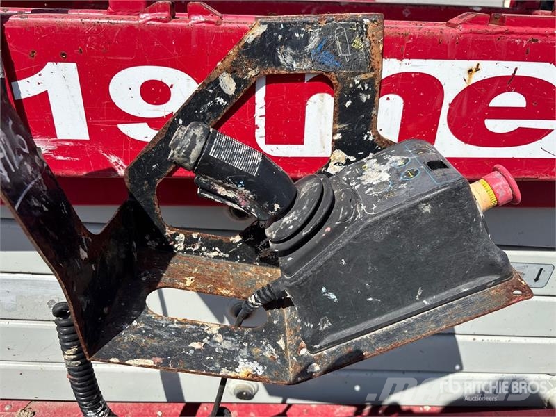 MEC Micro19 Electric Scissor Lift Saxlifte