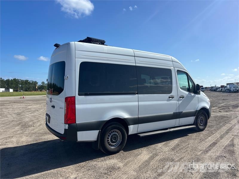 Mercedes-Benz Sprinter 2500 11 Passenger Van 패널 화물차