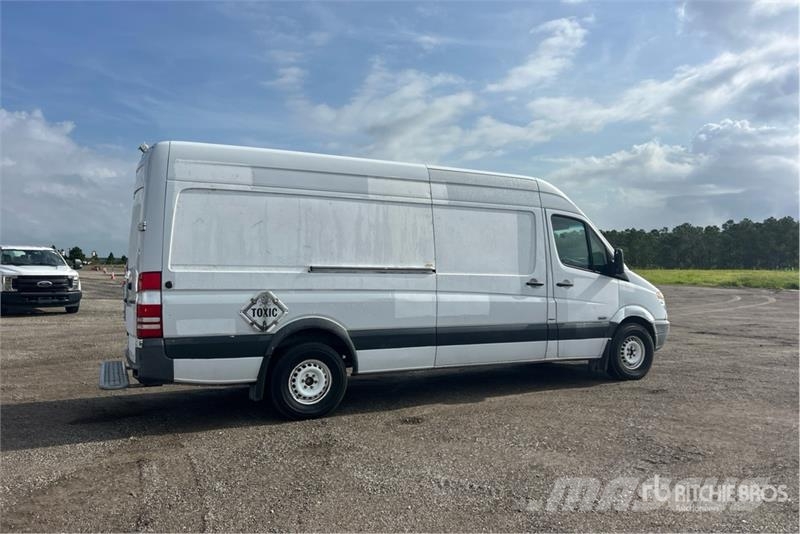 Mercedes-Benz Sprinter 2500 Cargo Van Panel vans