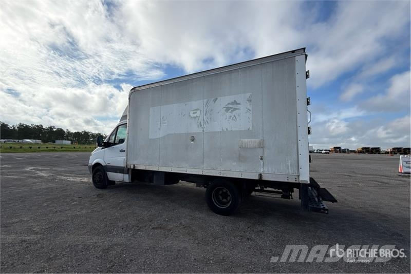 Mercedes-Benz Sprinter 3500 Van Truck ボックスボディー、ウイング、箱車