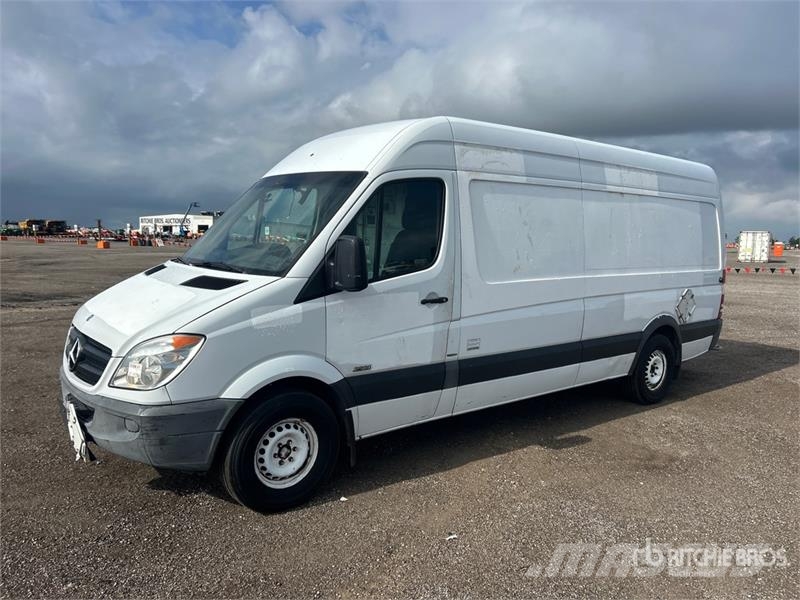 Mercedes-Benz Sprinter 2500 Cargo Van Panel vans