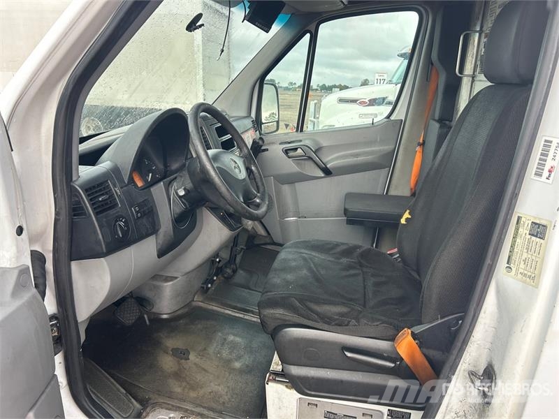 Mercedes-Benz Sprinter 2500 Cargo Van Panel vans