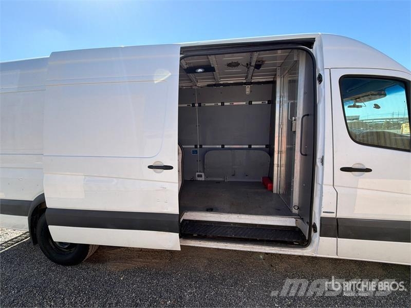 Mercedes-Benz Sprinter 2500 Cargo Van Pakettiautot