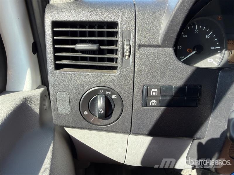 Mercedes-Benz Sprinter 2500 Cargo Van Pakettiautot