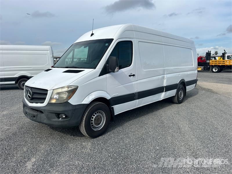 Mercedes-Benz Sprinter 2500 Cargo Van Pakettiautot